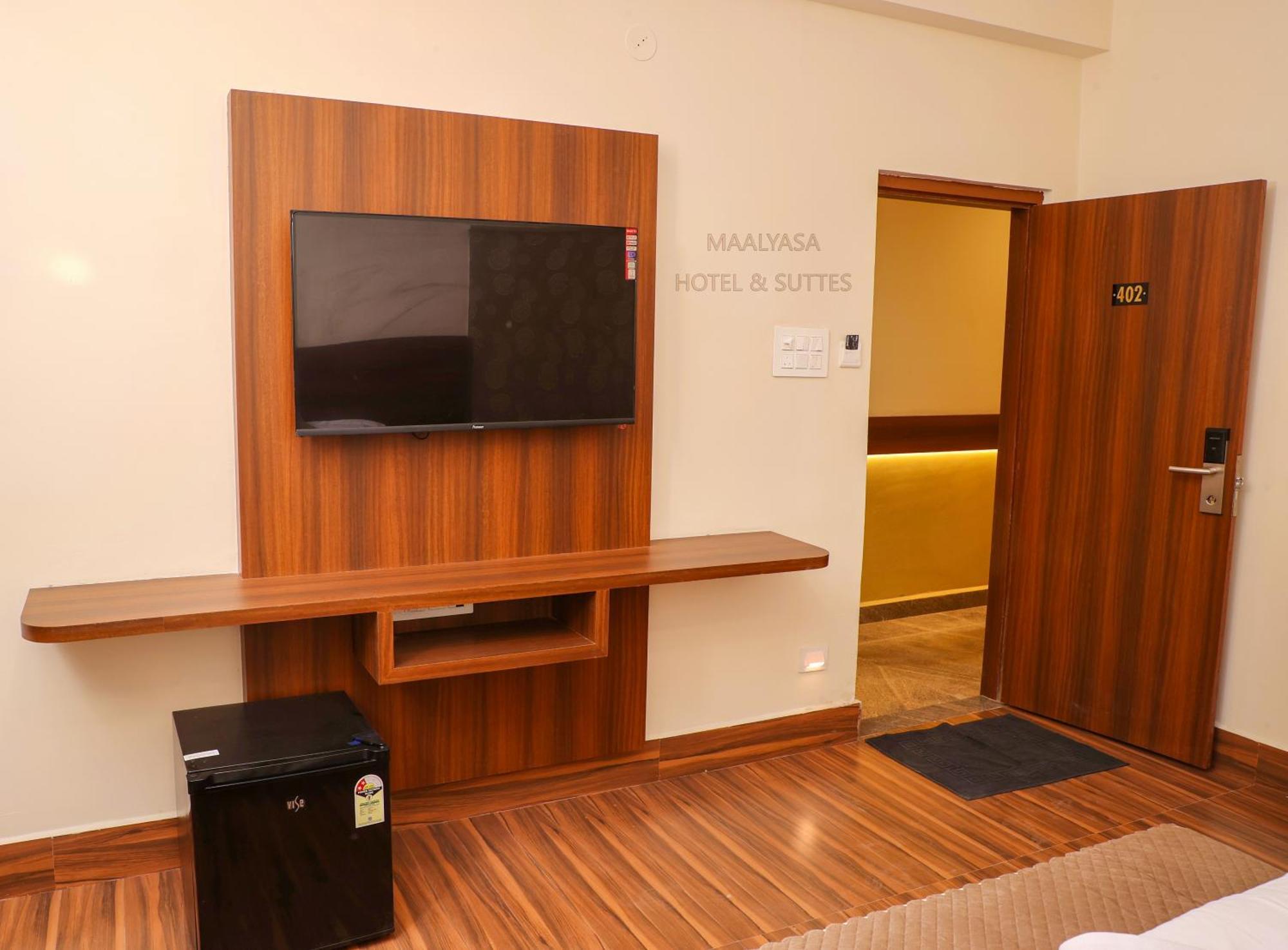 Maalyasa Hotel And Suites Hyderabad Exterior foto